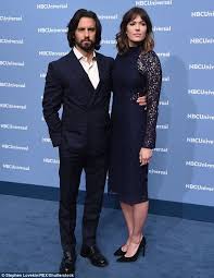 Mandy Moore Looks Happy Next To This Is Us Co Star Milo Ventimiglia Milo This Is Us Mandy Moore Milo Ventimiglia