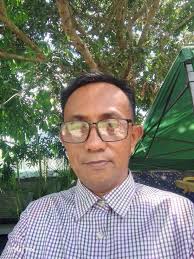 A truly effective leader is someone who prioritizes unity and collaboration  over division. Instead of creating separation, they actively work to bring  people together, fostering a sense of cohesion and teamwork among