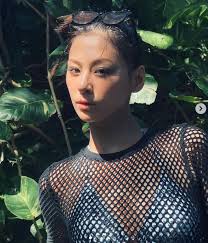 髙橋ひかる、レギンス下のパンティが透けてしまう – 激裏GATE-PRESS