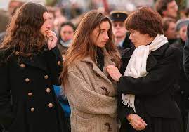 Fourteen months before his death. Pascale Et Justine Ses Petites Filles Adorees Francois Mitterrand Et Les Femmes Entre Seduction Et Politique Elle