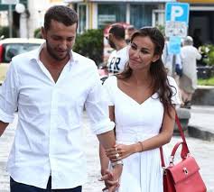 Iată ce postează frumoasa blondă pe. Madalina Ghenea Prima Declaratie Despre Despartirea De Matei Stratan Ele Ro