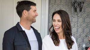 Jacinda ardern has distanced herself from a recently released biography documenting her leadership style, less than a week after joining widespread criticism of a film that focuses on her role leading new. Neuseelands Premierministerin Jacinda Ardern Ist Vorreiterin