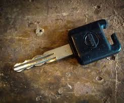 We understand that sometimes your key might not be working the way. Fix A Broken Car Key Key Diy Car Key Repair Car Keys