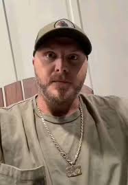 Honey, you're looking at my post, and you can't even say hi to me or you  don't love me anymore it's me Zach rushing i love you all🤧🥲💔♥️🤭