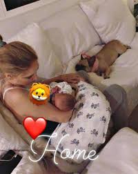 La coppia più social del web a gennaio ha lasciato l'italia e sta passando il rapper e la blogger, hanno comunicato che il parto sarà intorno al 9 aprile. Chiara Ferragni Mamma Tutti Gia A Casa Dopo Il Parto