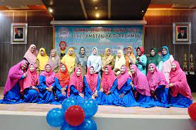 Tim tari yang terdiri dari 5 mahasiswa pg paud yakni siti maslula, nahira ayu, yusni, anggita beauty rani, dan lutfiyah sausan. Infopublik Guru Paud Tk Se Baiturrahman Ikuti Lomba Seni Tari