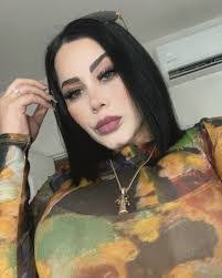 Mariana Abraham's Instagram, Twitter & Facebook