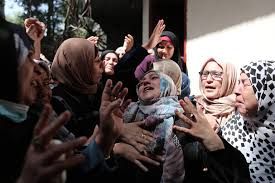Ha generado disturbios en ciudades de la cisjordania ocupada, donde las fuerzas israelíes mataron a 11 palestinos el viernes. Palestinos Rejeitam Cobertura Desumanizada De Confrontos Com Israel 11 05 2021 Mundo Folha