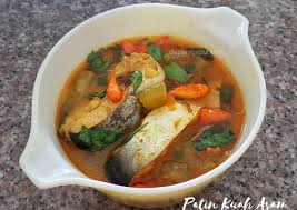 Ikan patin sedang, potong 3 bagian • kemangi • wortel • tomat merah • cabe rawit merah (bs disesuaikan) • cabai merah keriting, iris • daun bawang • jeruk nipis. Resep Sempurna Sop Ikan Patin Kuah Asam Seger Pake Banget