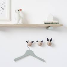 Duvara monte, kullanışlı ve kullanımı kolaydır, kolaylıkla takabilirsiniz ve pürüzsüz şekli giysilerinize zarar vermez. 73 Wall Hook Design Ideas Wall Hooks Hook Design Creative Walls