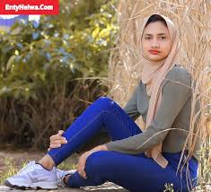 أَمَّا السَّفِينَةُ فَكَانَتْ لِمَسَاكِينَ يَعْمَلُونَ فِي الْبَحْرِ فَأَرَدتُّ أَنْ أَعِيبَهَا وَكَانَ وَرَاءهُم مَّلِكٌ. ØµÙˆØ± Ø¨Ù†Øª Ù…Ø­Ø¬Ø¨Ø© Ø±Ù‚ÙŠÙ‚Ø© Ø¨Ø§Ù„Ø¨Ù†Ø·Ù„ÙˆÙ† Ø§Ù„Ø¬ÙŠÙ†Ø² Ø§Ù„Ø§Ø²Ø±Ù‚ Ø¬Ù…ÙŠÙ„Ø© ÙˆØ¹Ø³ÙˆÙ„Ø©