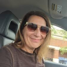 Elisa Roberts (@eegerob)