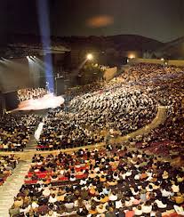 Universal Amphitheatre As An Outdoor Concert Venue Universal Pictures Concert Venue Outdoor Concert