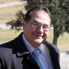 Hoy ha fallecido Emilio Lora Tamayo. Quienes hemos tenido el privilegio de  conocerle y trabajar a su lado, sabemos que le gustaría que le recordásemos  rodeado de amigos. Su pasión por la