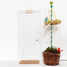 Anja On Instagram Tjelle Ist In Den Mai Getanzt Tjellederwichtel Wichteltur Nissedor Wichtel Nisse Mai Plant Hanger Crafts Decorative Wicker Basket