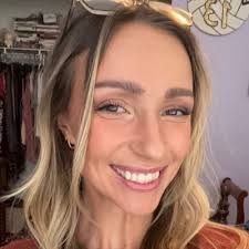 Kate Flora (@katenellll)