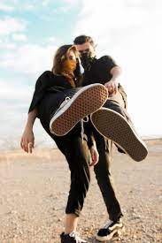 Fashion Photography Desert Poses Model Modeling Desert Fashion Model Modelin Friend Poses Photography Photo Poses For Couples Couple Photoshoot Poses