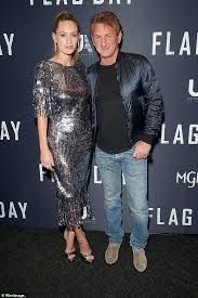 Младший брат дилан — актёр хоппер пенн. Sean Penn And His Glamorous Daughter Dylan Penn Attend A Screening Of Their New Film Flag Day Hot And Viral News