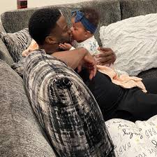 In a recent instagram post, the comedian shared his first pic of his beautiful baby girl. Comedian Kevin Hart Enjoys Priceless Time With His Daughter Kaori Mai Hart Photos