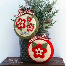 With sincerity and hard work of our professionals, we have carved a niche for ourselves in this domain by providing a premium quality gamut of christmas decorations hanging santa claus. Red Posies Felt Christmas Ornaments Sue S Creative Workshop