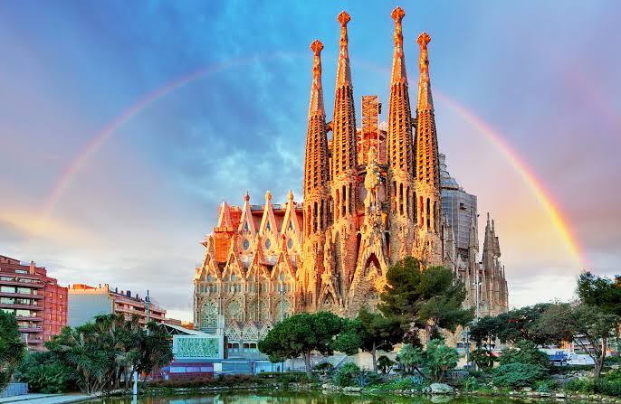 Gaudí's Architectural Masterpieces: A Comprehensive Guide