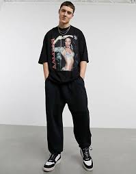 Never again should you sacrifice function for fashion (or vice versa). Asos Design Aaliyah Schwarzes Oversize T Shirt Mit Print Asos