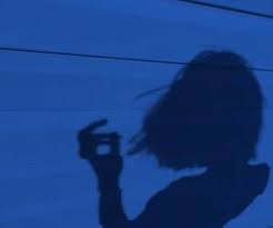 Girl Shadow And Aesthetic Bild Girl Shadow Yellow Aesthetic Pastel Light Blue Aesthetic