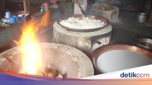 Suwondo mengatakan, bila di jawa barat, makanan ini dikenal dengan dodol. Jelang Lebaran Jenang Lengket Purwokerto Banyak Dicari Orang