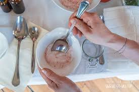 Mit diesen rezepten und süßem honig machen sie eine pflegende gesichtsmaske gegen pickel, ein erfrischendes. Peeling Selber Machen Die Besten Zutaten Fur Dein Diy Scrub