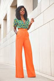 Ensemble top court noué à volants et pantalon large taille haute. Pantalon Large Taille Haute