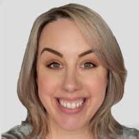 Jeni Cox's Instagram, Twitter & Facebook