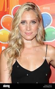 Kristine Elliott's Instagram, Twitter & Facebook