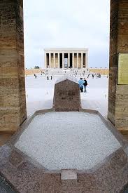 Anıtkabir'de bulunan, gazi mustafa kemal atatürk'ün mezar odası. Alevi Alevilik Bektasi Piryolu Forum Kizilbas Alevi Haber Alevi Forumlari Tekil Mesaj Gosterimi Anitkabir Yapimi Tarihi Ve Goruntuler