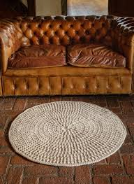 Beim häkeln von ganzen runden in einer farbe, sollte der farbübergang stets zwischen der kettmasche und der luftmasche erfolgen. Lana Grossa Runder Hakelteppich Im Reliefmuster Lei Filati Handstrick No 68 Home Modell 31 Filati Strickmodelle Modell Pakete Stricken