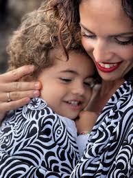 Oscha Raja Black & White