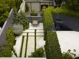 Designing a modern home seems almost 'old hat'. Garden Roundup 10 Perfect Party Spaces In The City Gardenista Modern Landscaping Modern Garden Design Modern Landscape Design