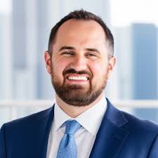 Excited to share that after an incredible 4 yr journey at Clutter, I've  pivoted to VC and joined Greycroft to build and lead the People function  internally and also partner with our