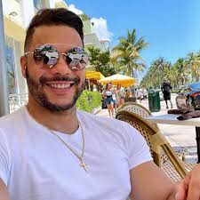 Alberto Quijada's Instagram, Twitter & Facebook