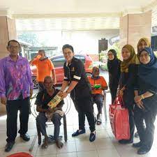 Mbak ku ini amat sayang padaku, juga pada mamaku. Rumah Kebajikan Seri Kenangan Taiping Perak Rosden Building