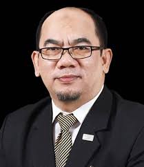 Beliau telah berjaya memegang ijazah sarjana muda sains (geologi) dari universiti malaya dan ijazah sarjana (master) pengurusan sumber tanah dari universiti pertanian malaysia. Ketua Pegawai Eksekutif Agensi Kelayakan Malaysia Mqa Archives Utusan Digital