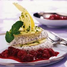 Mohnmousse Mit Heissen Himbeeren Rezept Himbeeren Rezepte Essen
