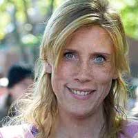 Amanda Paro's Instagram, Twitter & Facebook