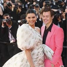 El cantante de one direction, harry styles, podría estar saliendo con sara sampaio tras celebrities como kendall jenner, cara delevingne o taylor swift. Manips13 On Twitter Harry Styles And Sara Sampaio Leaving Lottie Tomlinson S Party In Nyc Sarry Manip