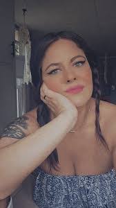 Stephanie Henninger's Instagram, Twitter & Facebook