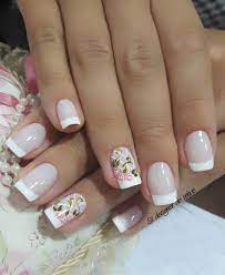 Las uñas decoradas con flores son una de las tendencias en decoración de uñas que no pasa de moda y es que combina muy bien con varios tipos de ropa y en general son diseños que sirven para. 2
