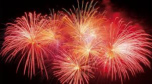 Le samedi 13 juillet 2021, dès 21h30, les familles commencent la fête par une représentation de danse par la compagnie ruée des arts. Feu D Artifice Du 14 Juillet 2021 A Montbeliard