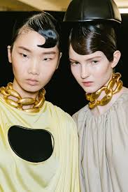 The Best Hair And Makeup Trends From The Fall 2019 Fashion Shows Vogue Futuristic Hair Beauty Trends Beauty