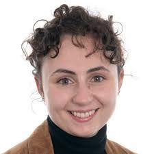 Miriam Schechter's Instagram, Twitter & Facebook