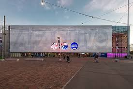 A smaller hall for after parties (beat box) has a capacity of 700. Wie Komme Ich Zu Heineken Music Hall In Amsterdam Mit Dem Bus Der Bahn Der Metro Der Strassenbahn Oder Der Fahre