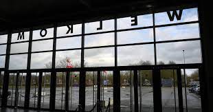 De stad gaat daar elke dag tot zo'n 4.000 inwoners kunnen vaccineren. Fotorepo De Eerste Beelden Van Het Vaccinatiecentrum In De Brabanthal Leuven Hln Be